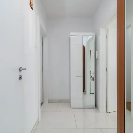 Kety,trogir شقة